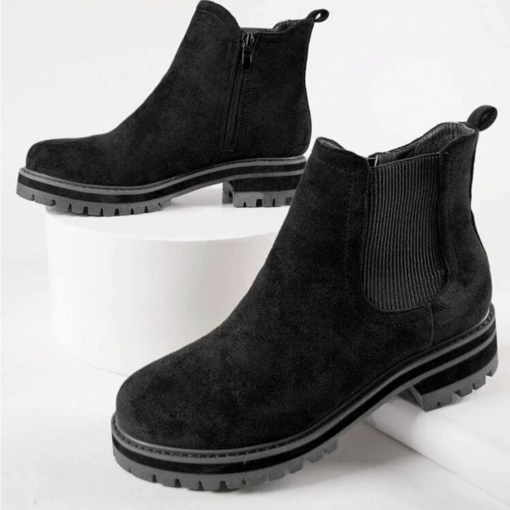 Suede Ankle Boots Trendy size 7.5 (New in box)